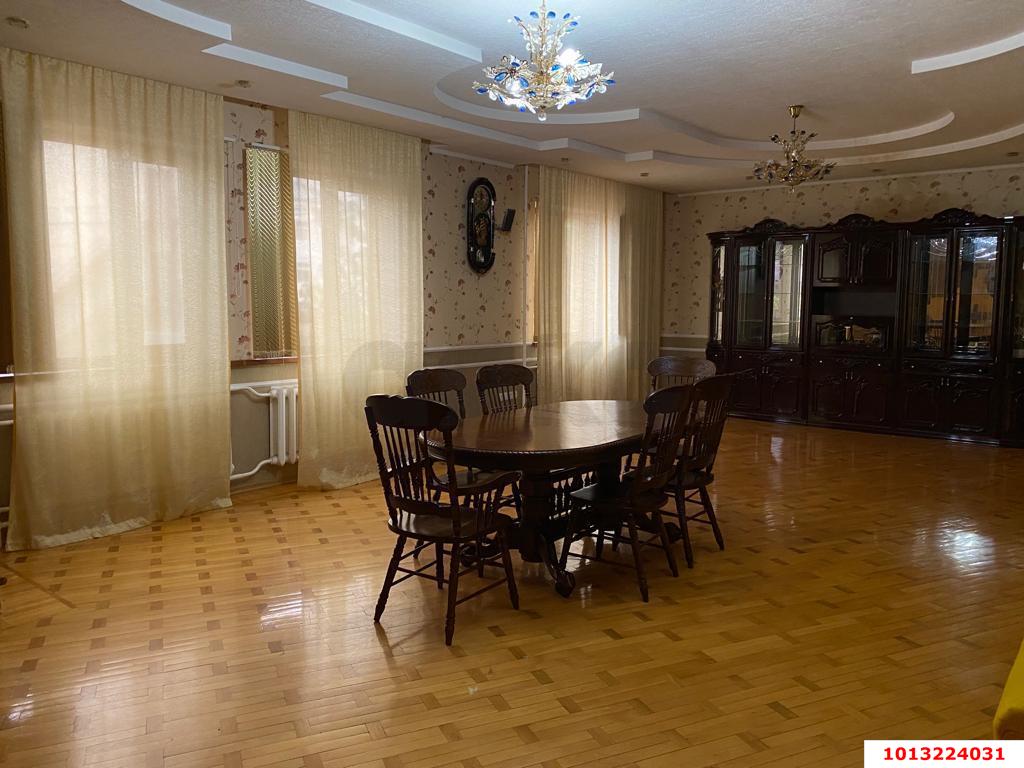 Фото №2: Дом 335 м² + 8 сот. - Кореновск, мкр. 2-й квартал, ул. Красная, 27